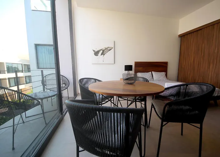 At Location, Enchanting Roof With Infinity Pool Apartment
